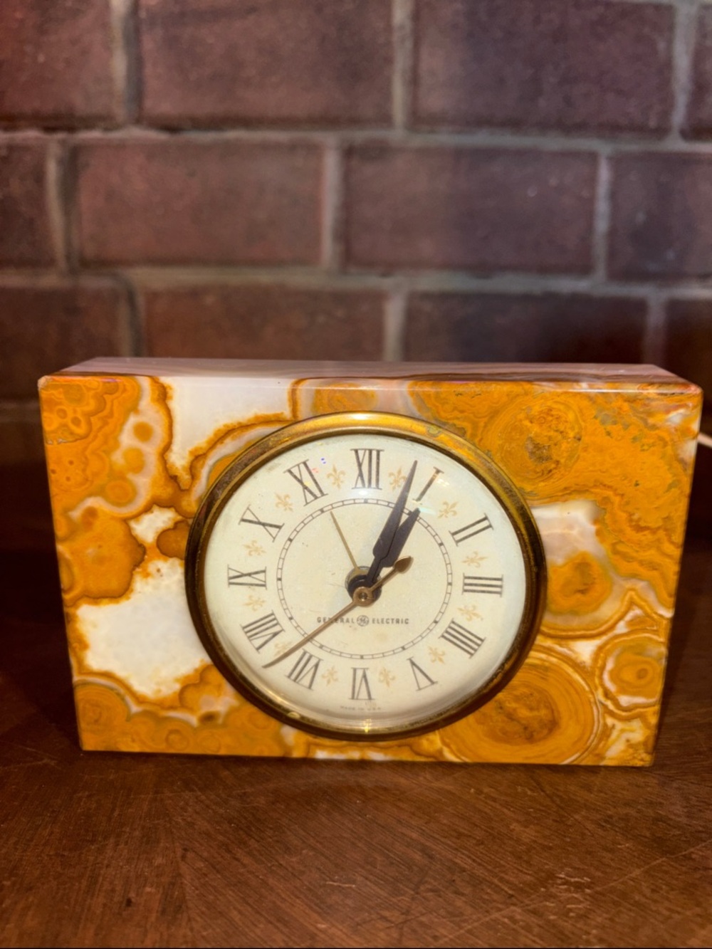 Mid-Century Orange Agate Alarm Clock with Roman Dial 70s Vintage - Picture 13 of 14